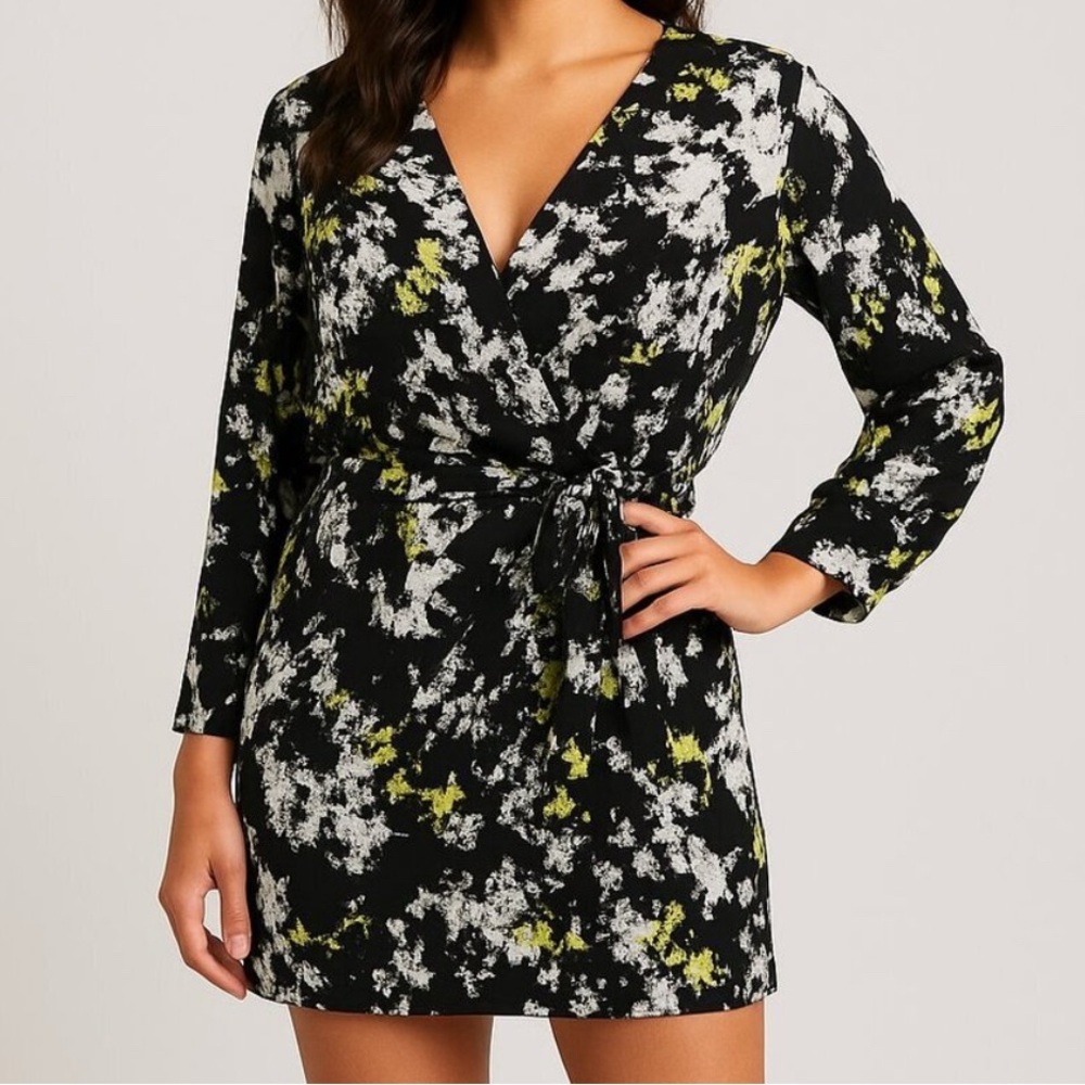 Alice + Olivia Long Sleeve Wrap Mini Dress Black White Print Size 2